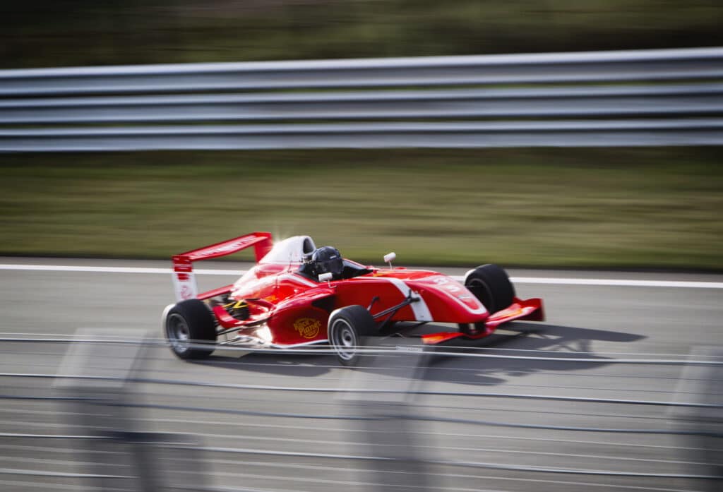 Formule RP1 racet over Circuit Zandvoort tijdens een Race Experience van Race Planet.