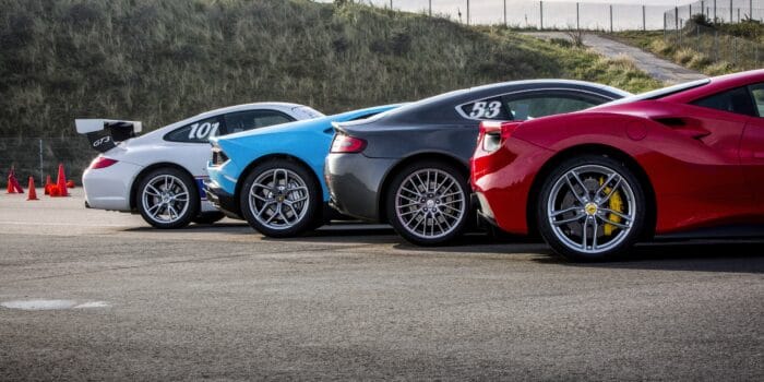 Ferrari 488 GTB, Aston Martin V8 Vantage en Lamborghini Huracan op Circuit Zandvoort als onderdeel van de Race Planet Gold Experience.