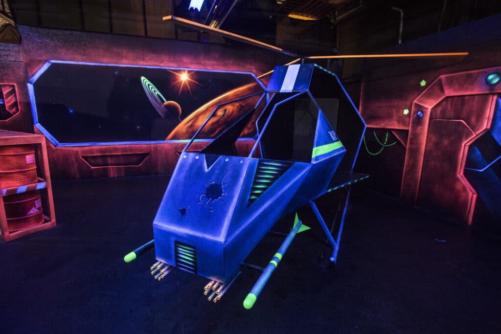 De galactische lasergame arena van Race Planet Amsterdam staat klaar voor je lasergame.