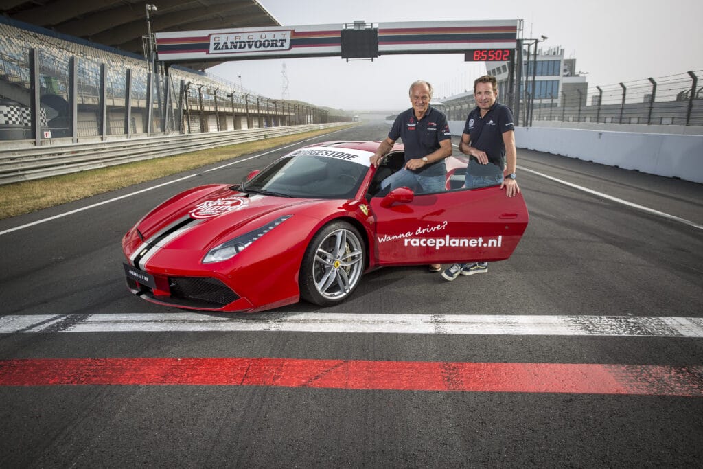 Michael Bleekemolen en Sebastiaan Bleekemolen voor een Race Planet Ferrari op Circuit Zandvoort.