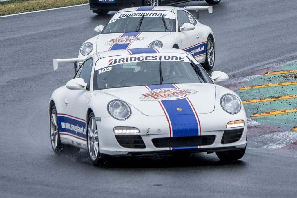 Porsche 911's van Race Planet in actie op Circuit Zandvoort tijdens een Race Experience