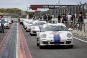 Porsche 911's achter elkaar in de pitstraat op Circuit Zandvoort bij Race Planet.
